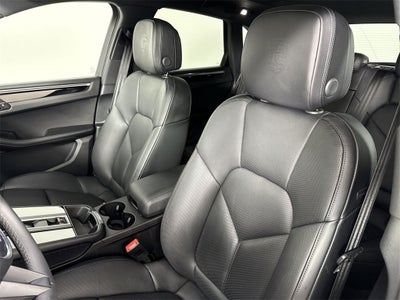 2025 Porsche Macan AWD