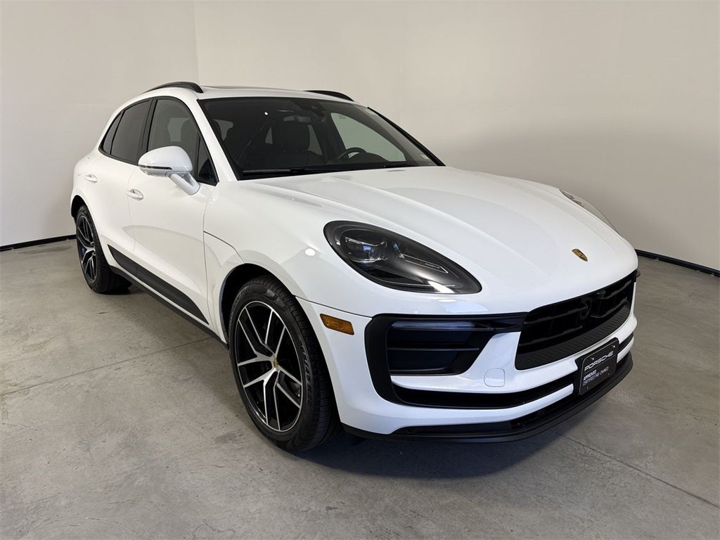 2025 Porsche Macan AWD