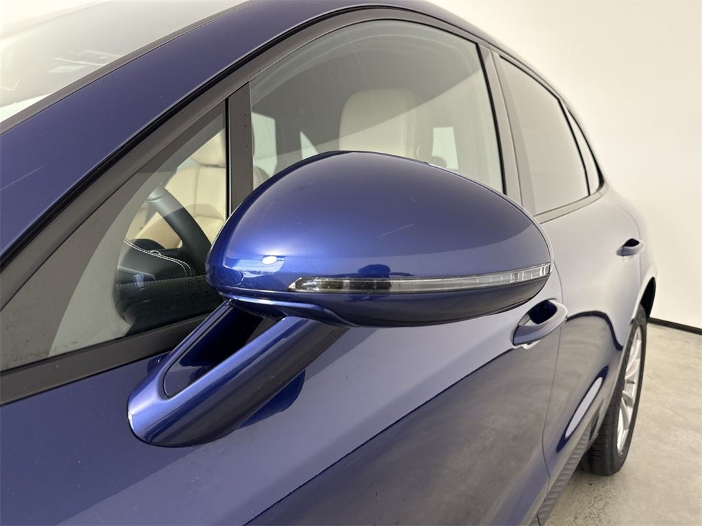 2025 Porsche Macan AWD