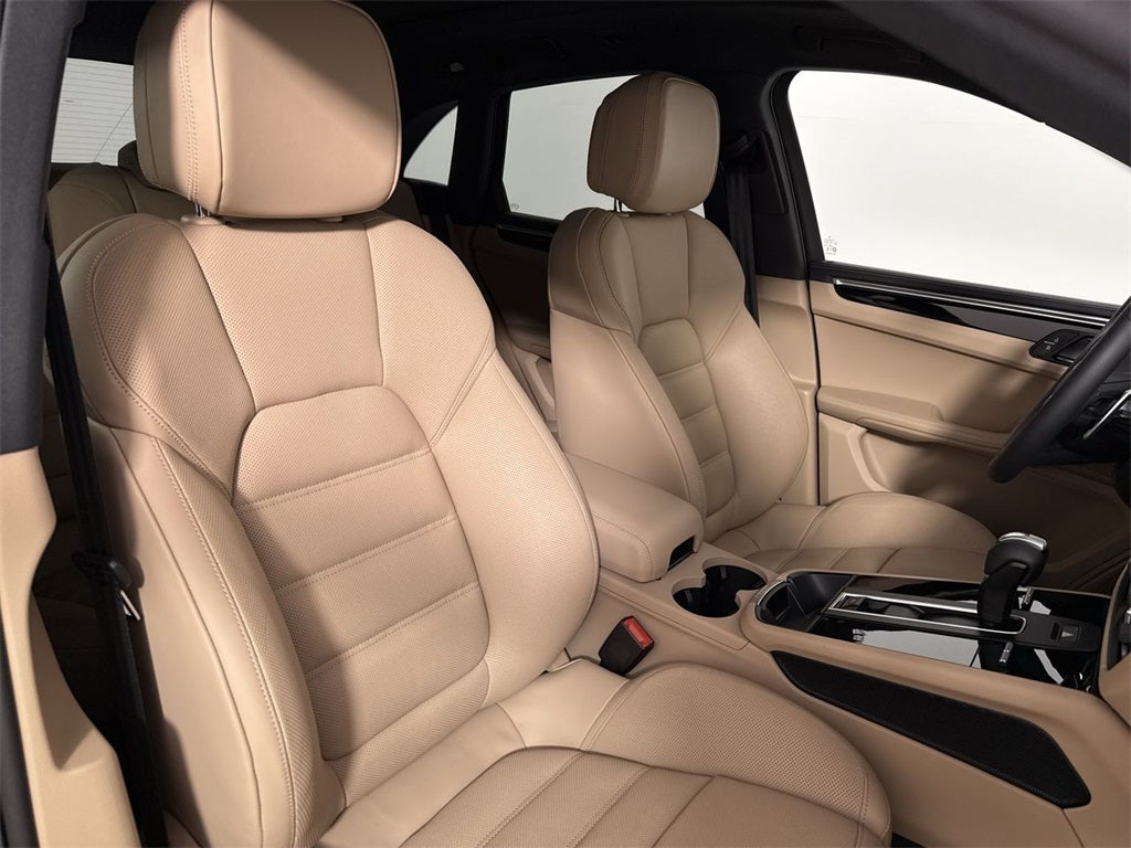 2025 Porsche Macan AWD