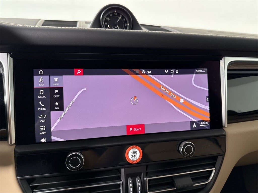 2025 Porsche Macan AWD