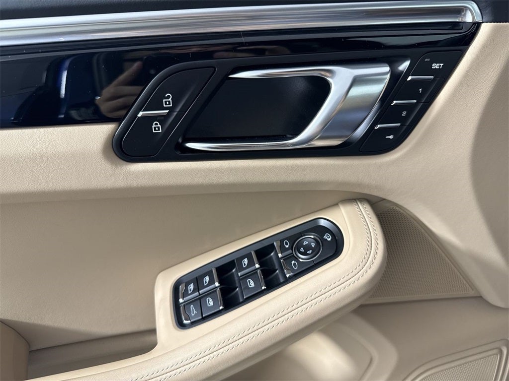 2025 Porsche Macan AWD