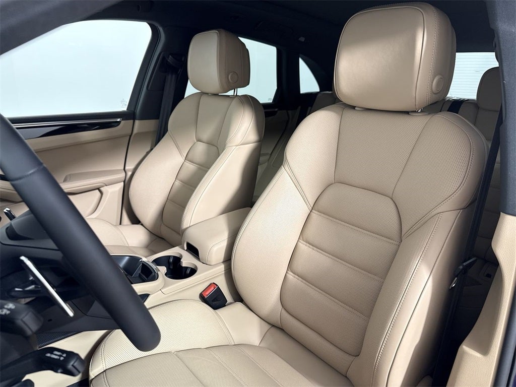 2025 Porsche Macan AWD