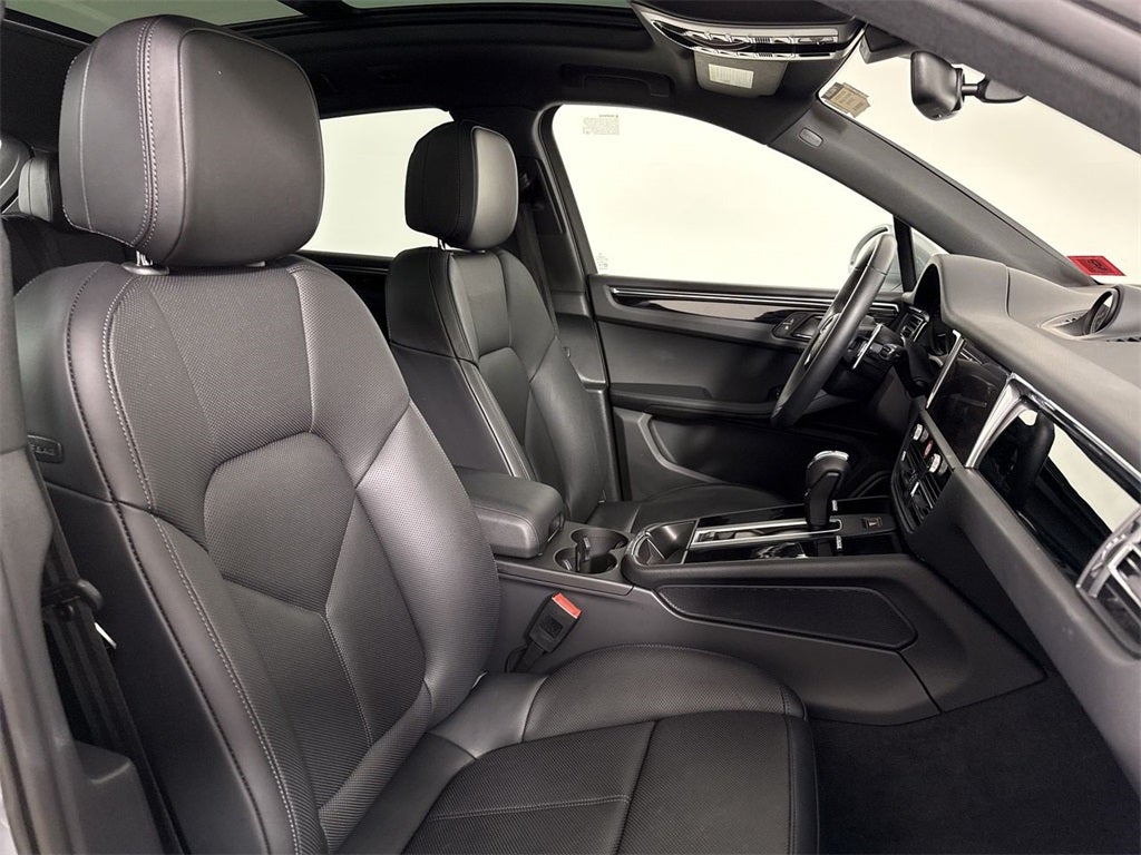 2025 Porsche Macan AWD