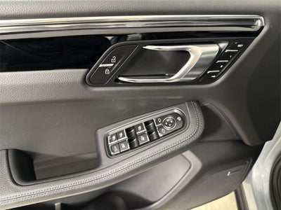 2025 Porsche Macan AWD