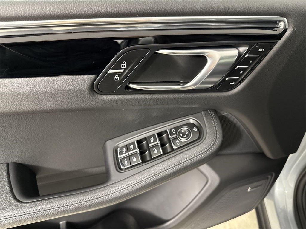 2025 Porsche Macan AWD