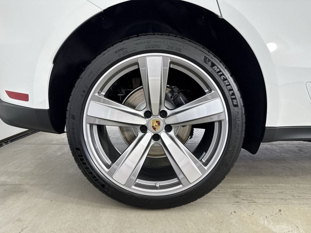 2026 Porsche Macan AWD