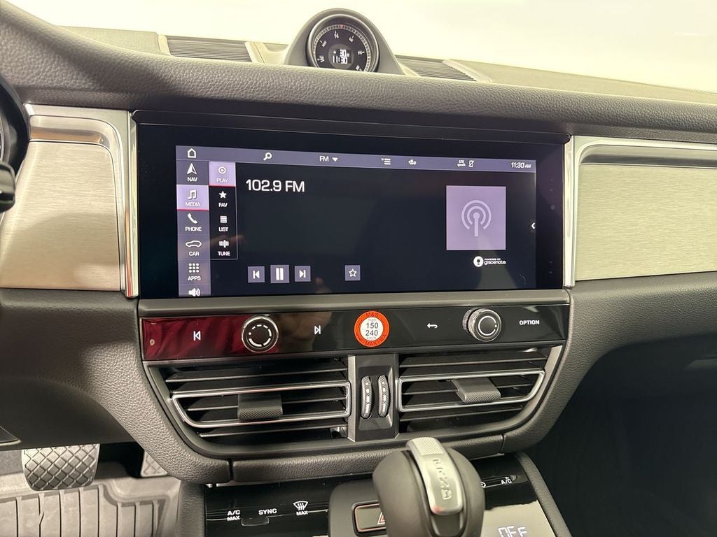 2026 Porsche Macan AWD