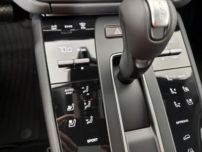 2026 Porsche Macan AWD