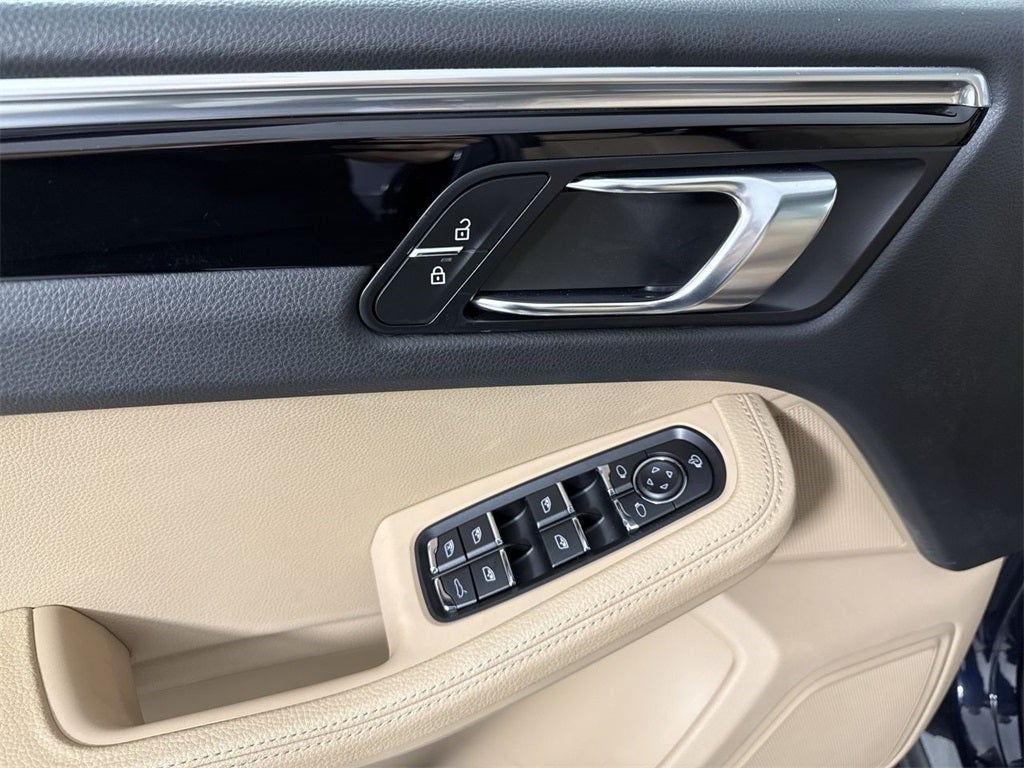 2022 Porsche Macan AWD