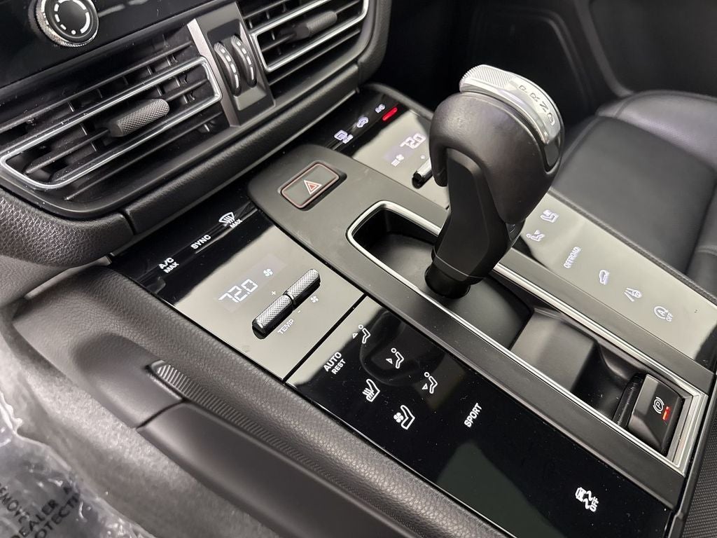 2024 Porsche Macan T