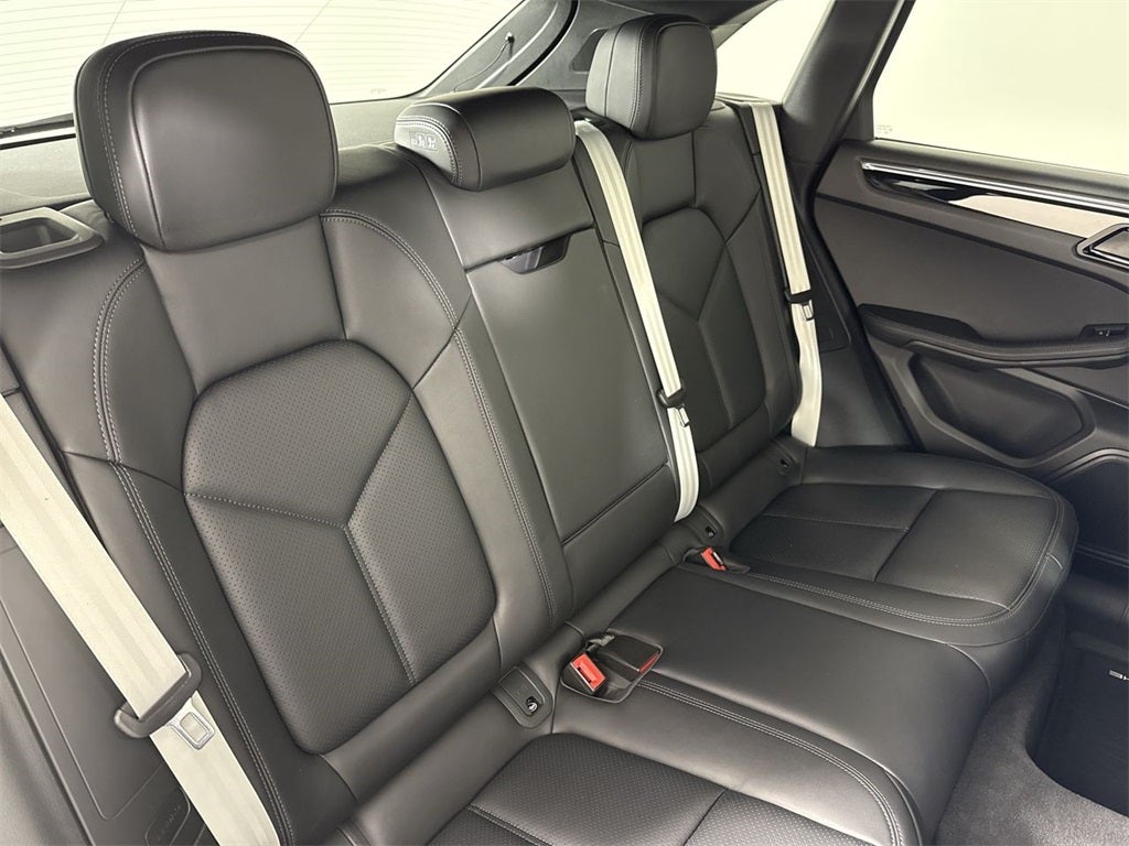 2025 Porsche Macan AWD