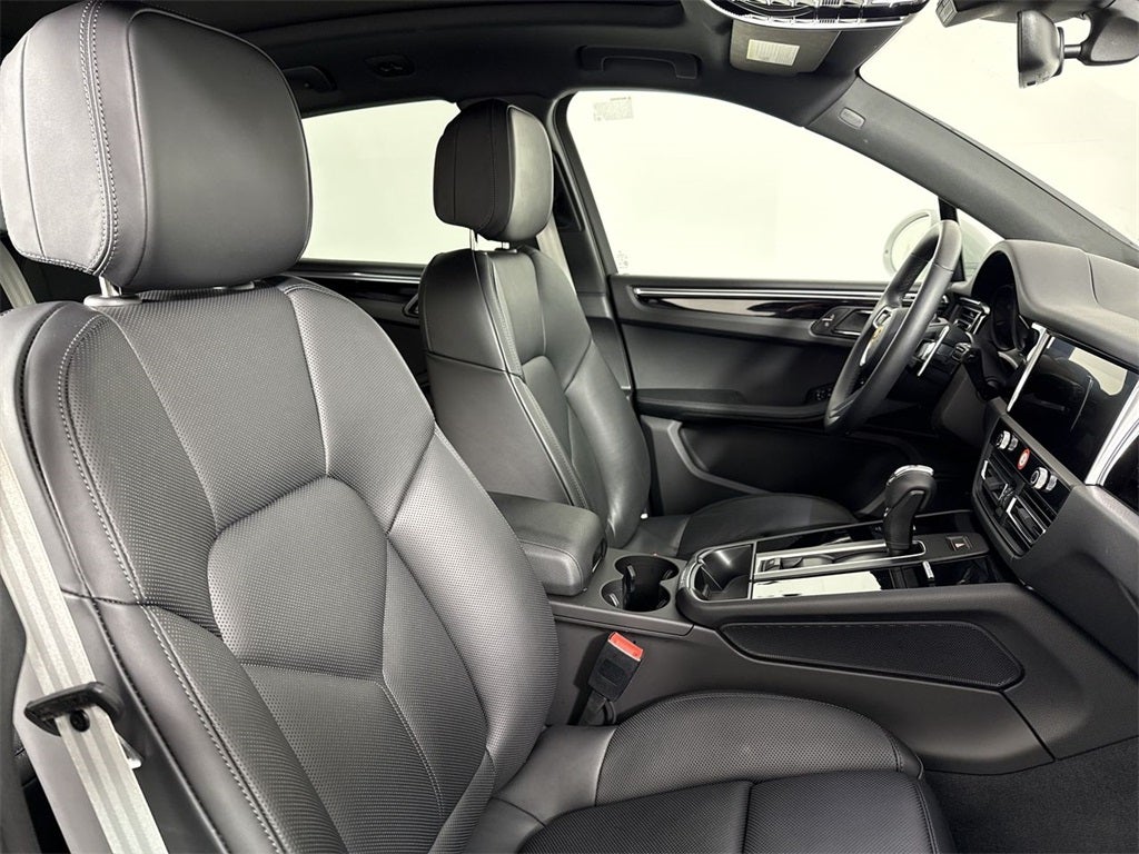 2025 Porsche Macan AWD