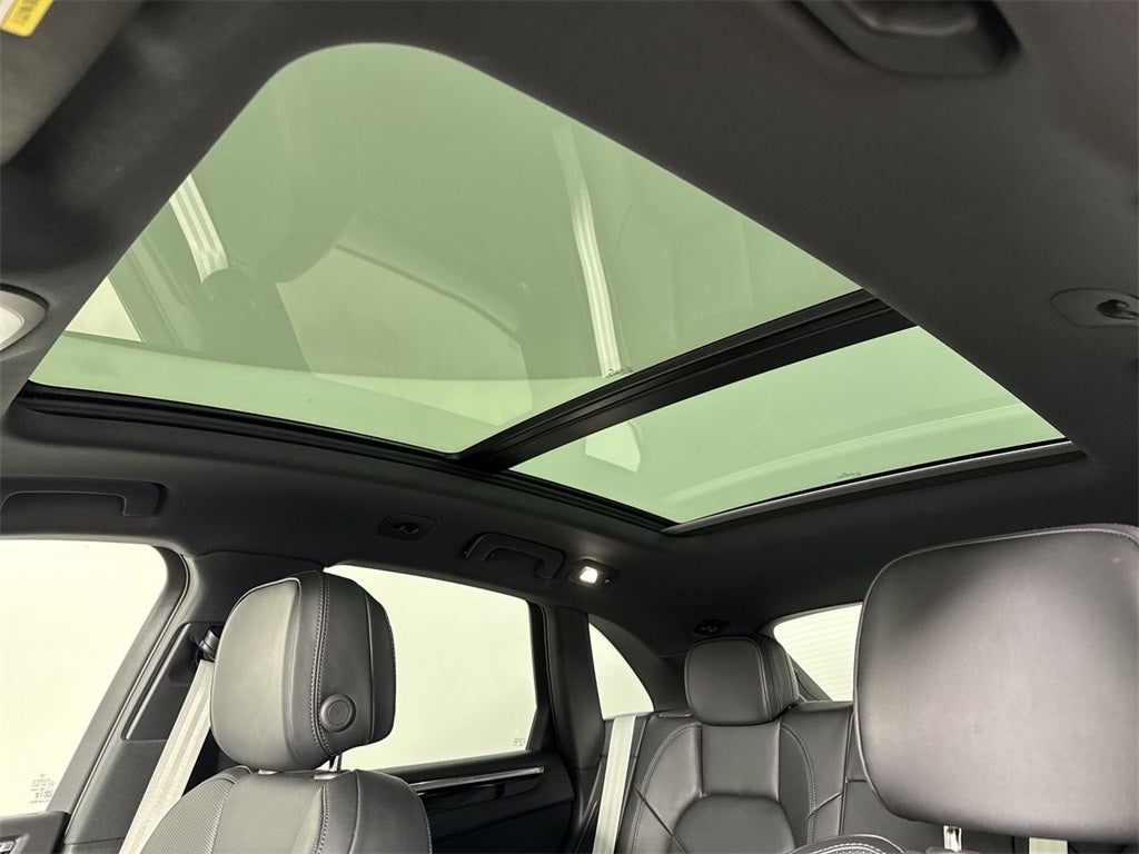 2025 Porsche Macan AWD