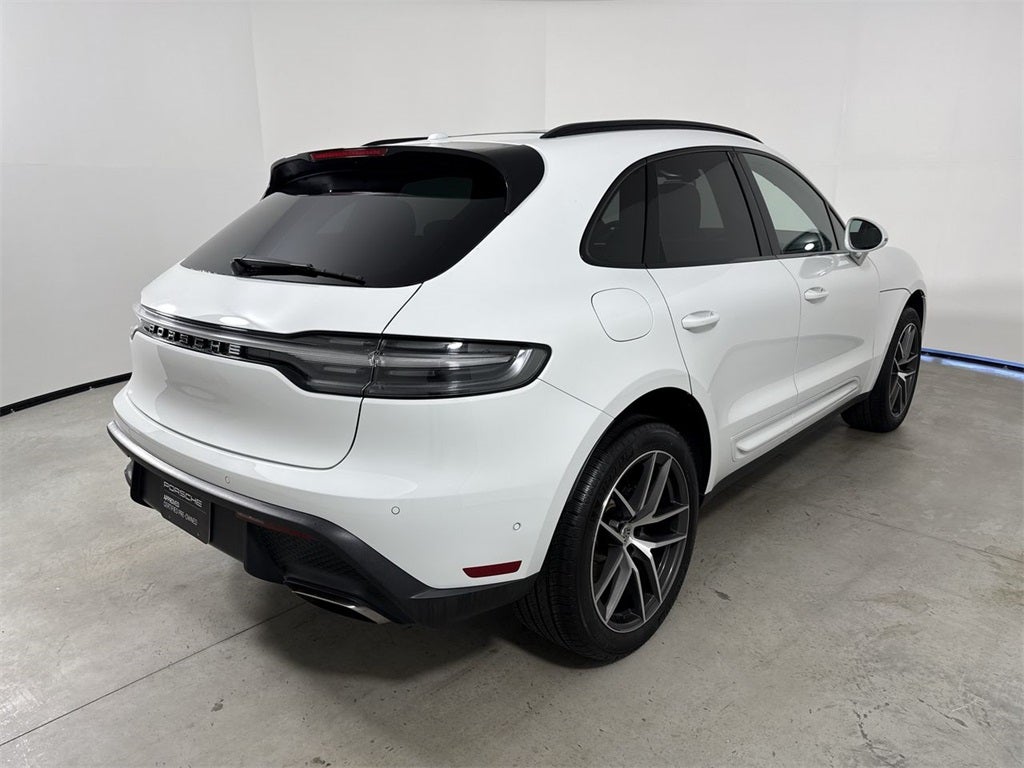 2025 Porsche Macan AWD