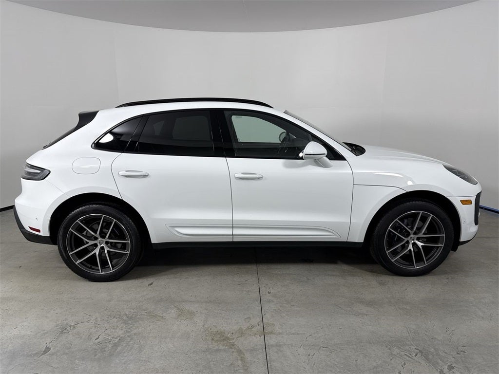 2025 Porsche Macan AWD