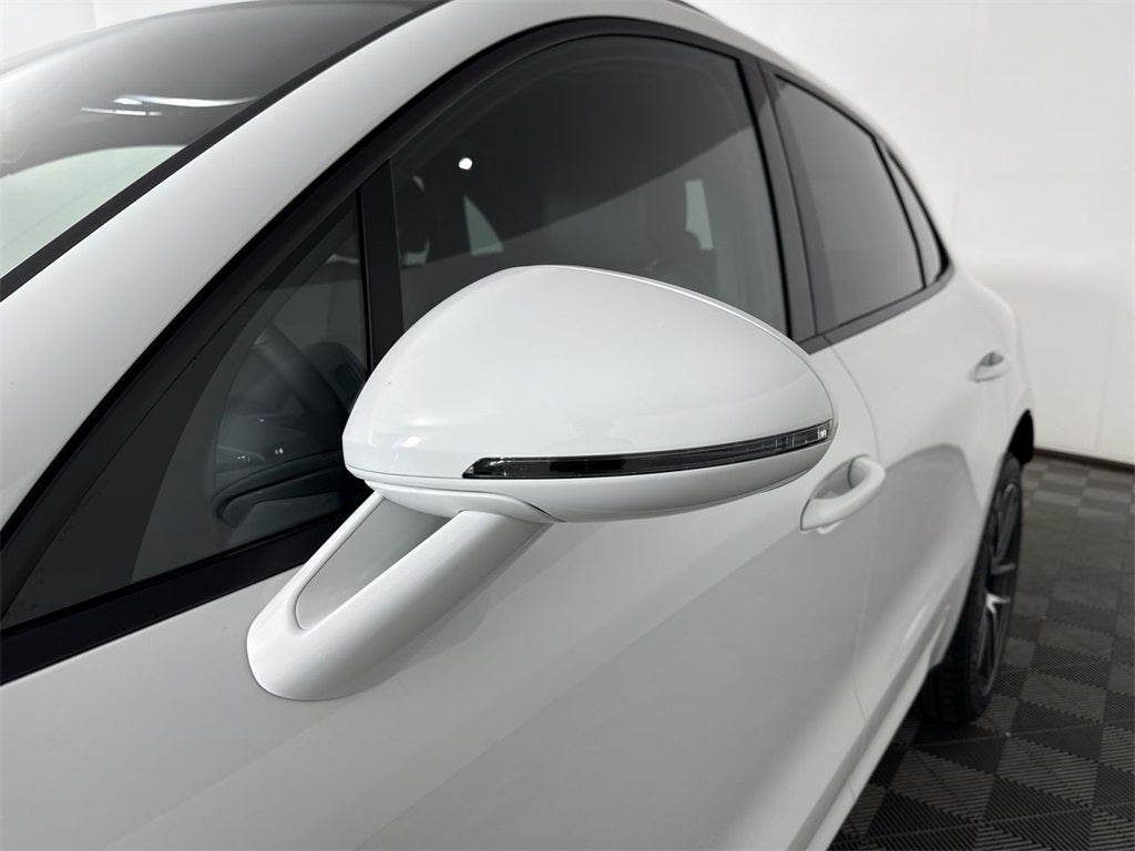 2025 Porsche Macan AWD