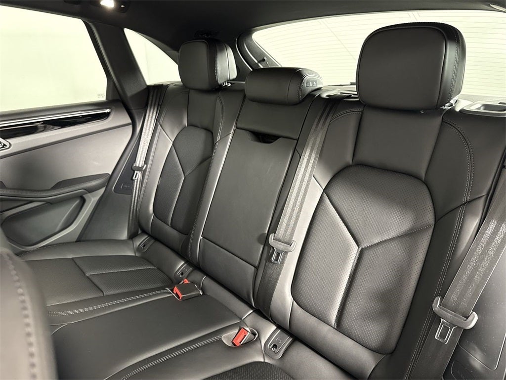 2025 Porsche Macan AWD