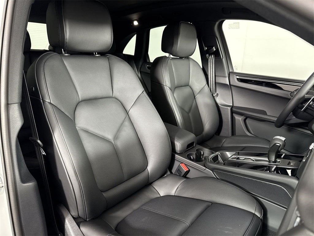 2025 Porsche Macan AWD