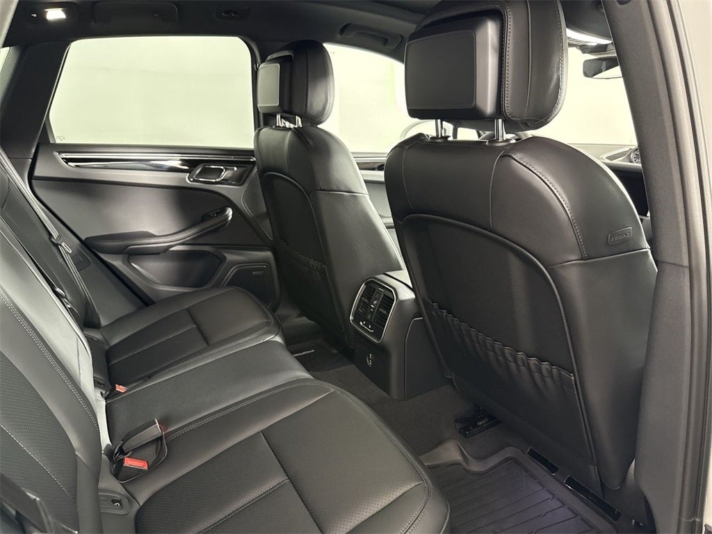 2025 Porsche Macan AWD