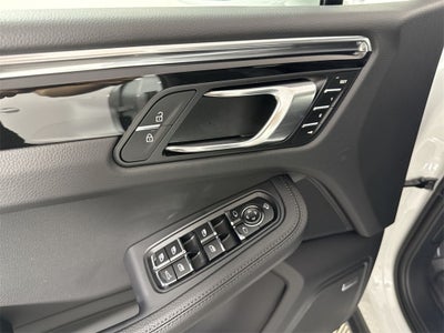 2025 Porsche Macan AWD