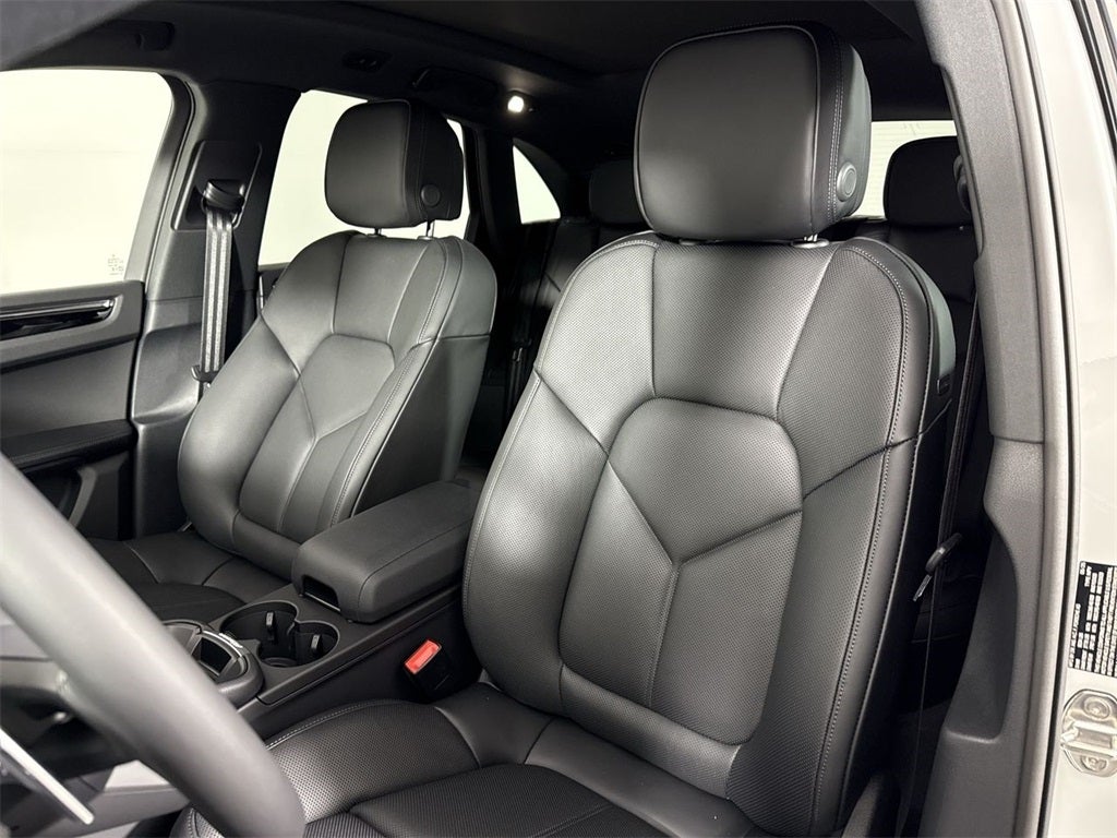 2025 Porsche Macan AWD