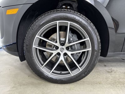 2026 Porsche Macan AWD