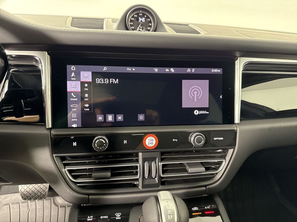2026 Porsche Macan AWD
