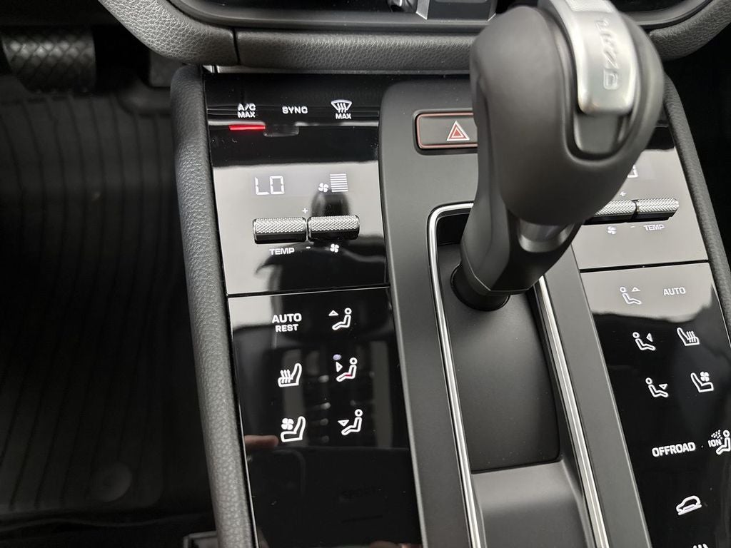 2026 Porsche Macan AWD