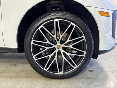 2026 Porsche Macan AWD