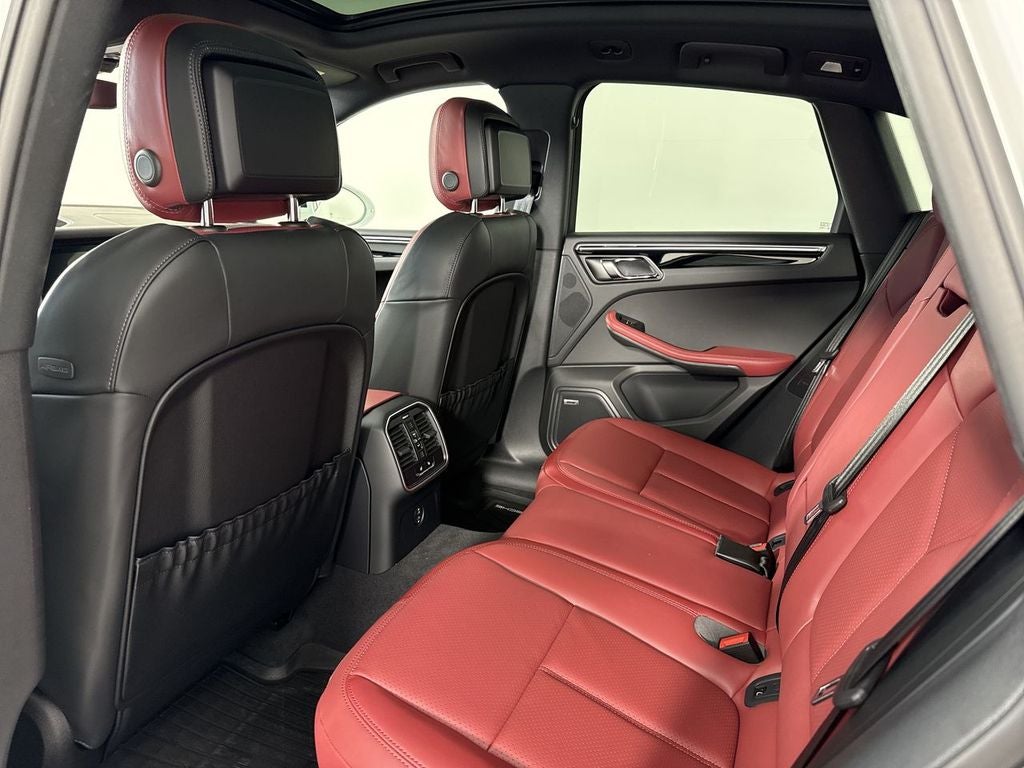 2026 Porsche Macan AWD