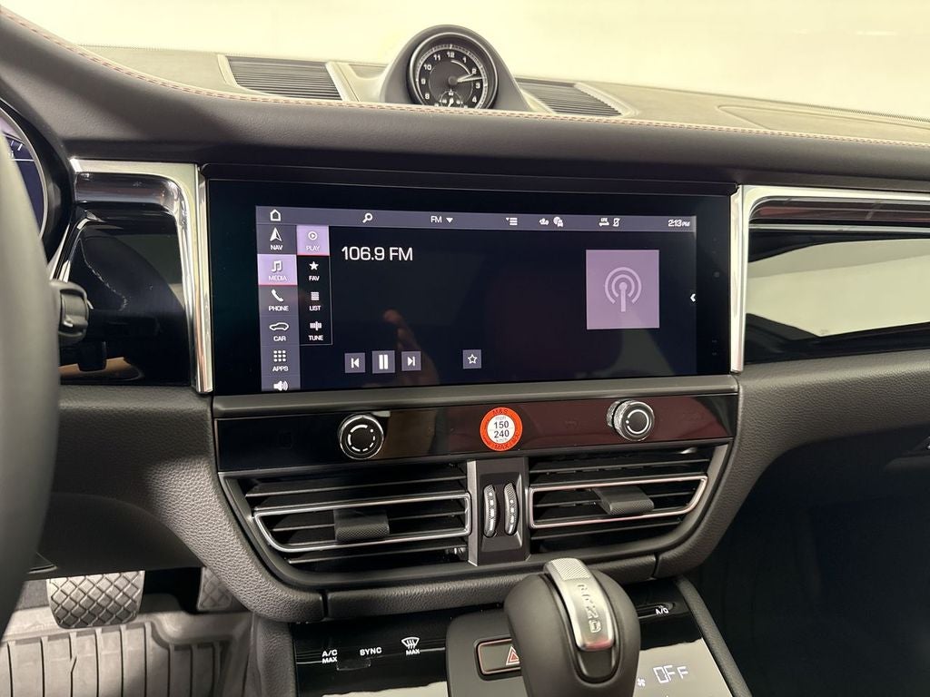 2026 Porsche Macan AWD