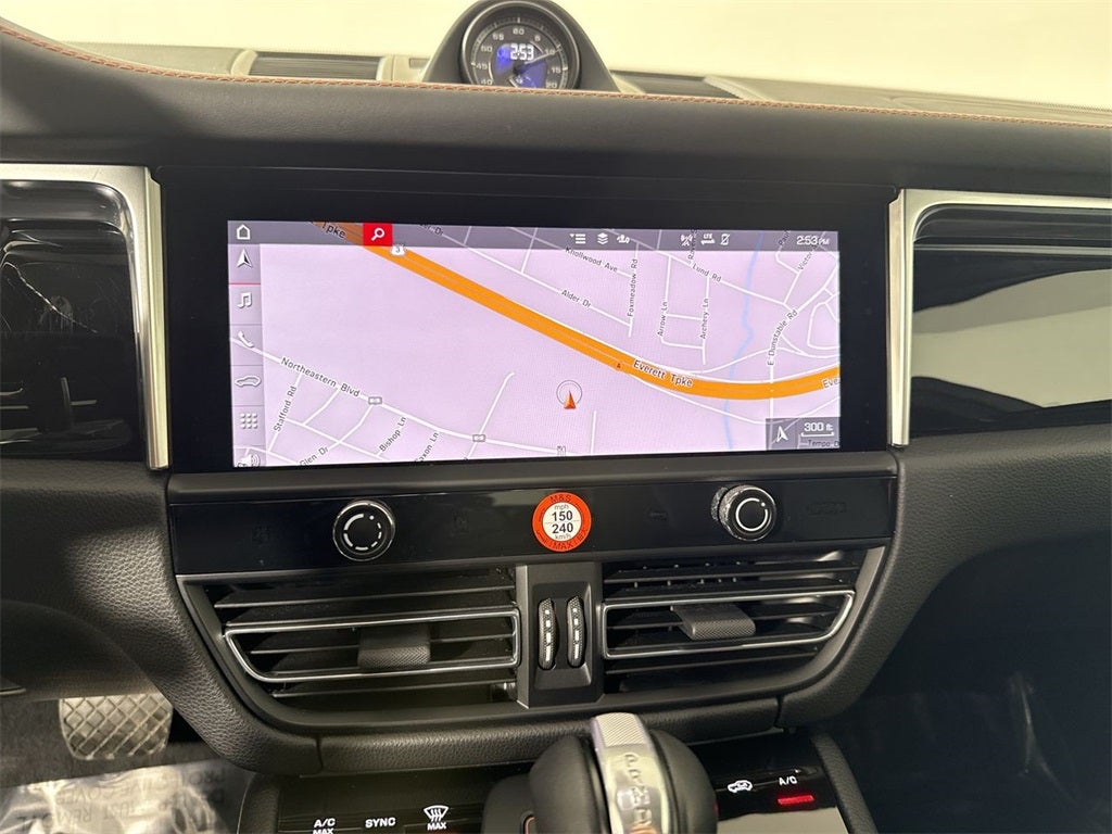 2023 Porsche Macan T