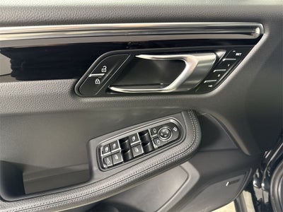 2025 Porsche Macan AWD