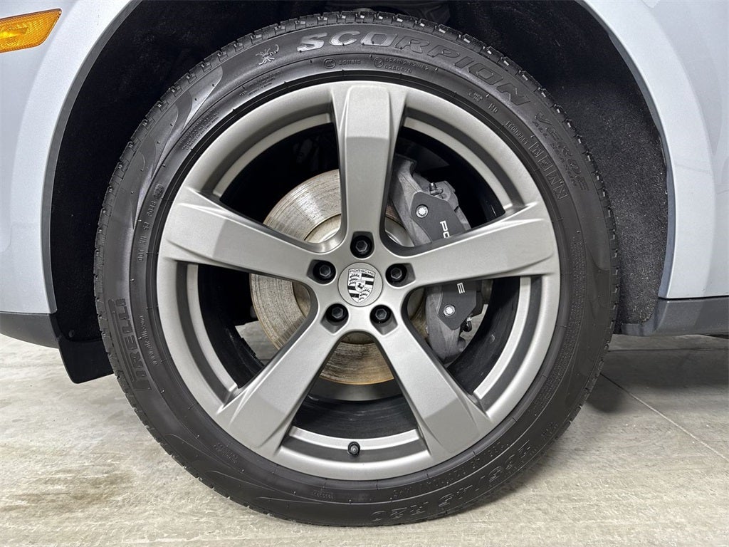 2025 Porsche Macan AWD