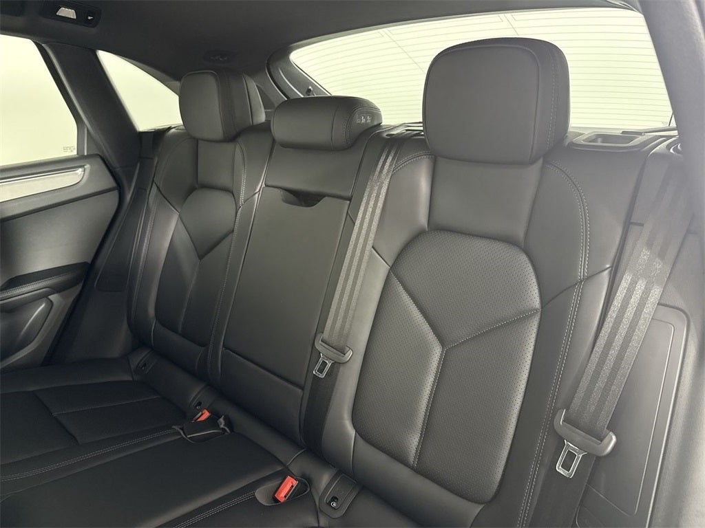 2025 Porsche Macan AWD