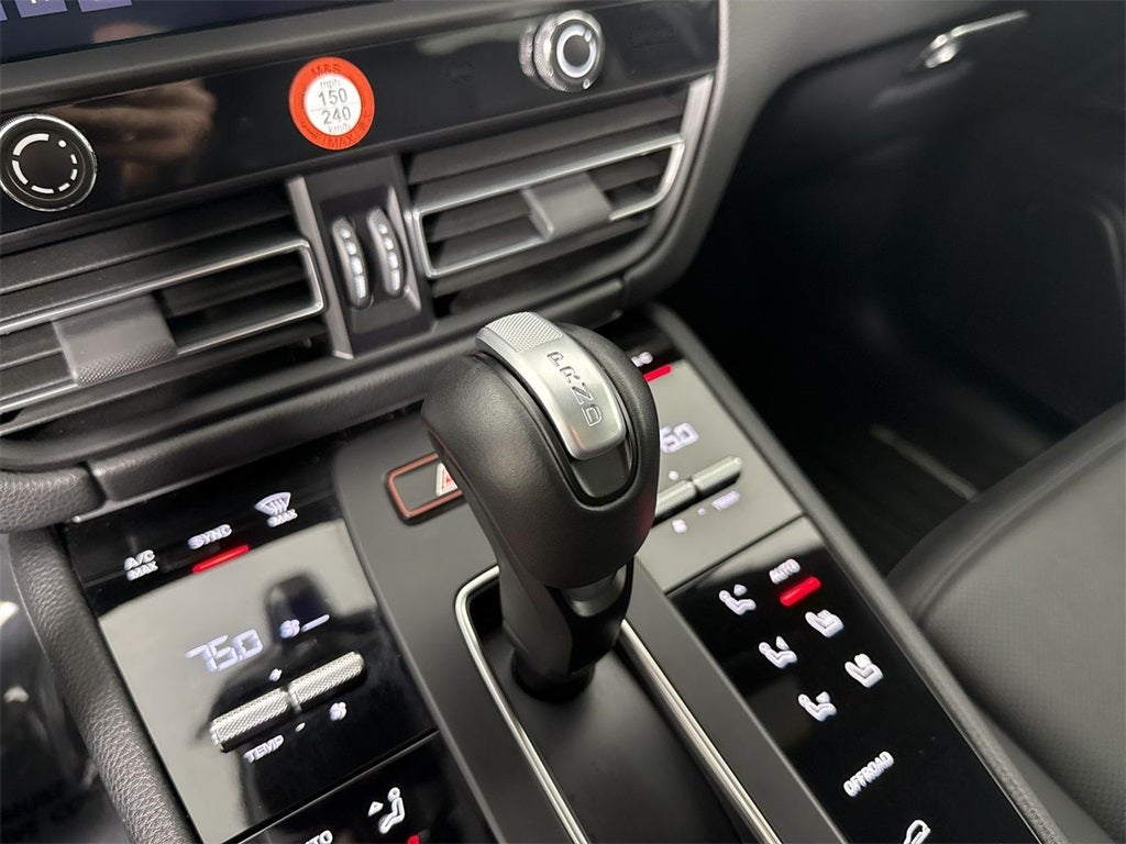 2025 Porsche Macan AWD