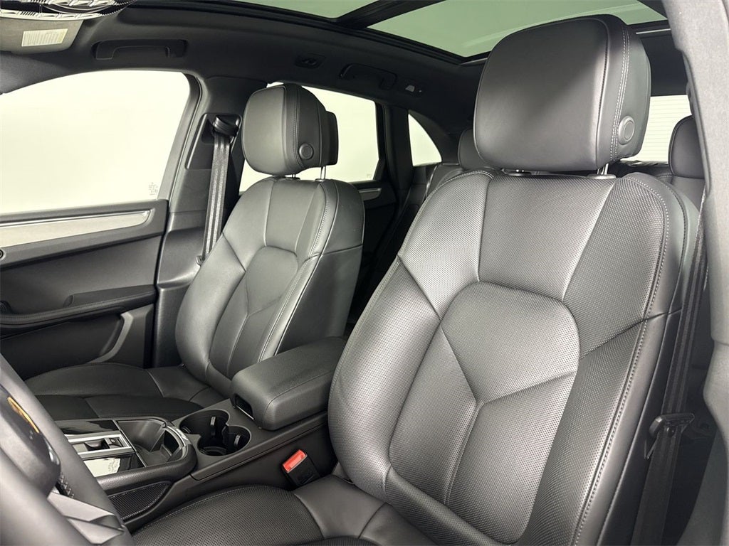2025 Porsche Macan AWD