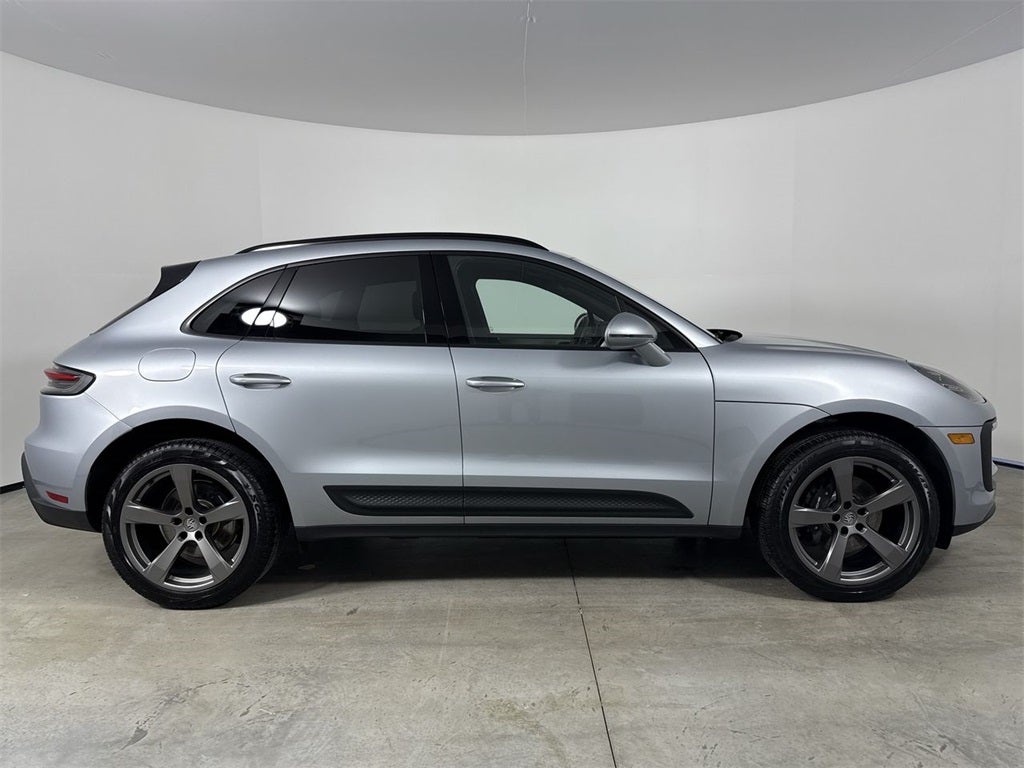 2025 Porsche Macan AWD