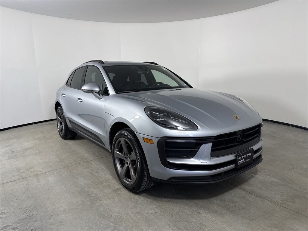 2025 Porsche Macan AWD