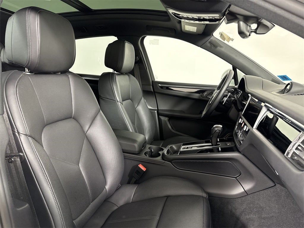 2025 Porsche Macan AWD
