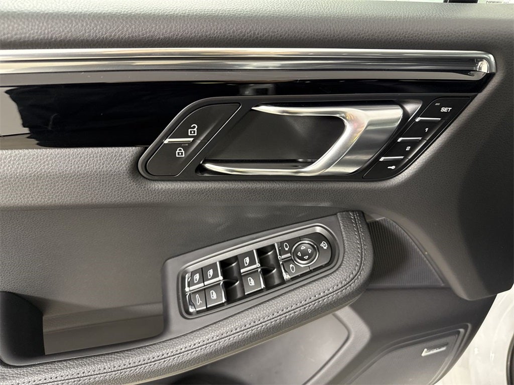 2025 Porsche Macan AWD