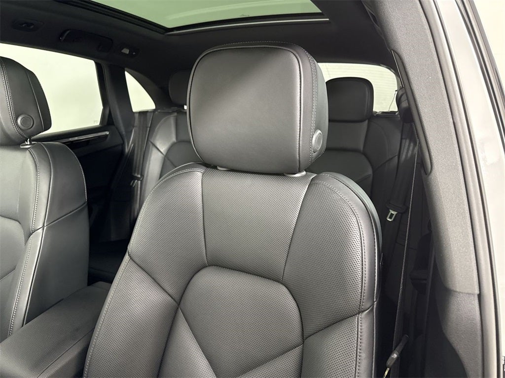 2025 Porsche Macan AWD