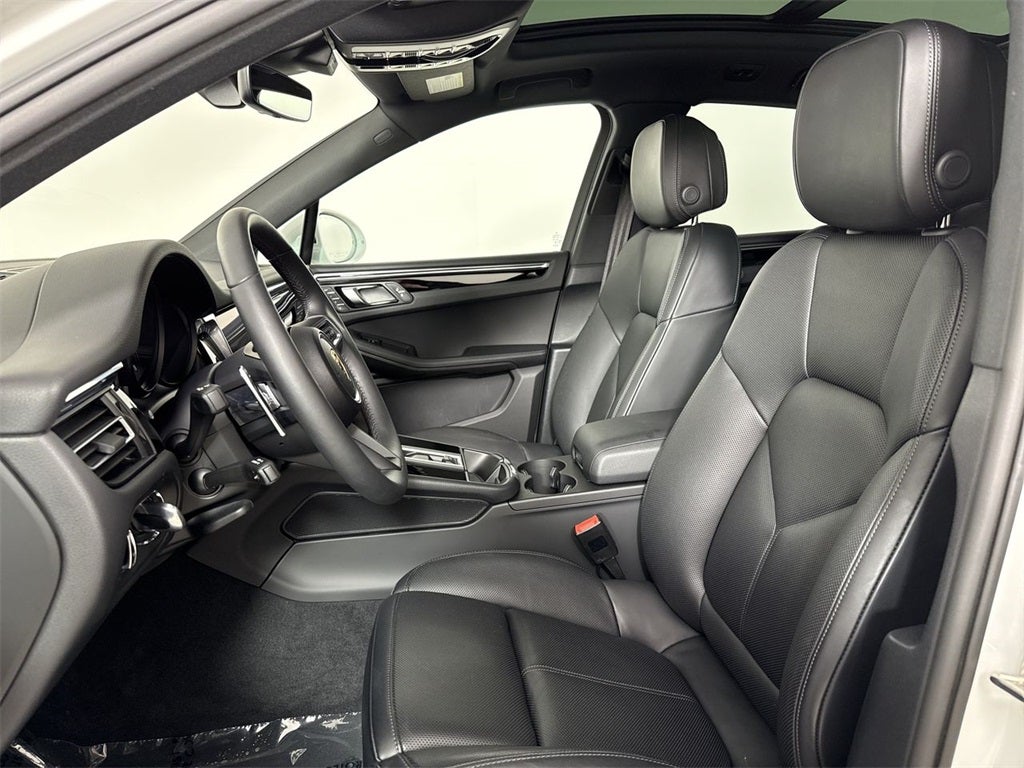 2025 Porsche Macan AWD