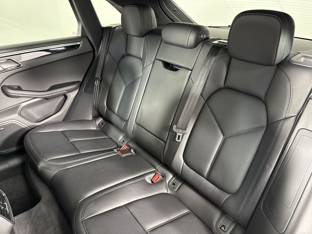 2025 Porsche Macan AWD