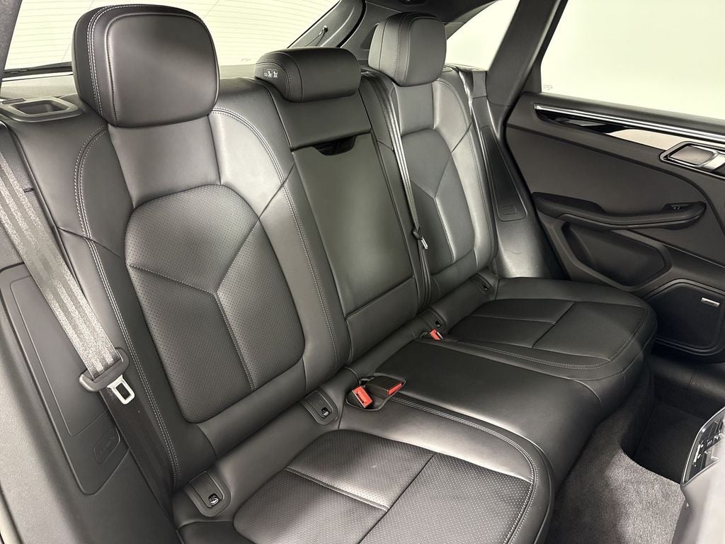 2025 Porsche Macan AWD
