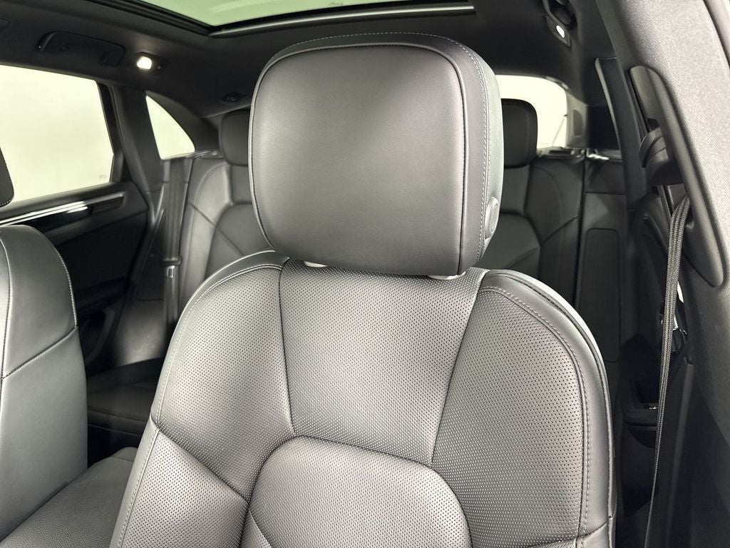 2025 Porsche Macan AWD