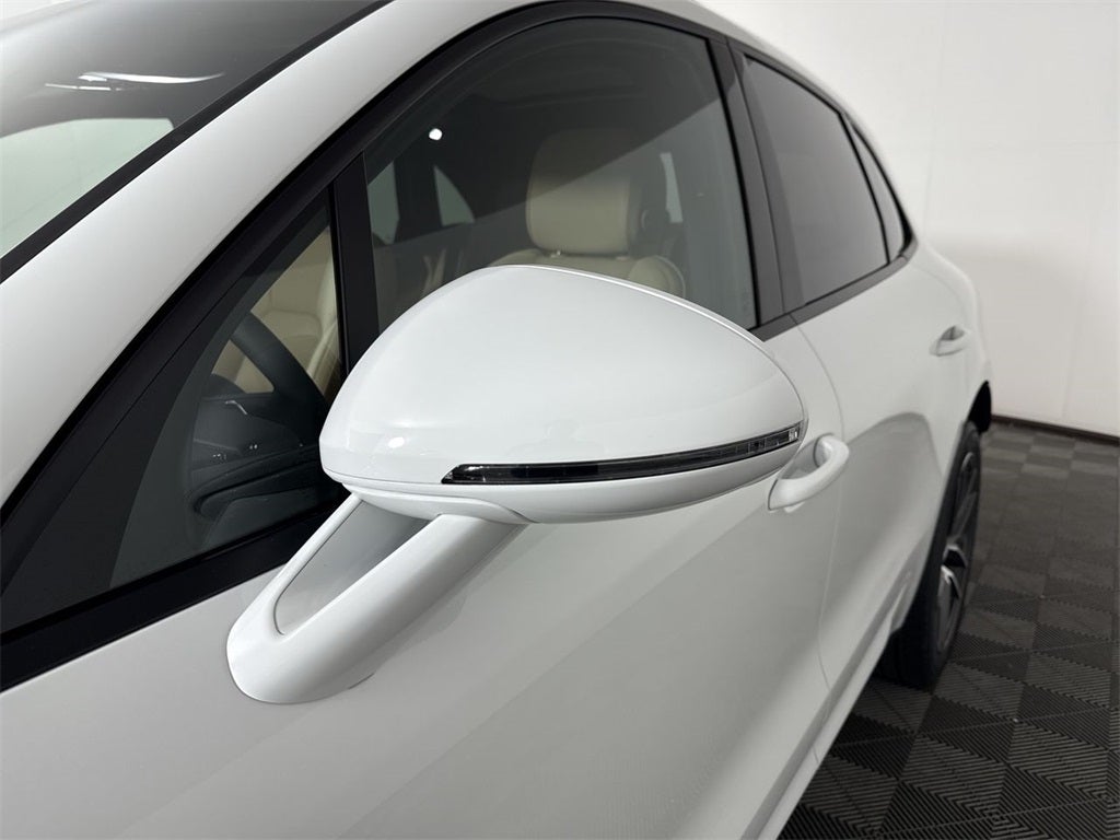 2025 Porsche Macan AWD