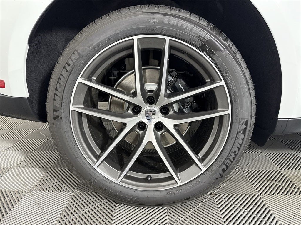 2025 Porsche Macan AWD