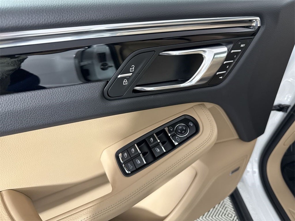 2025 Porsche Macan AWD